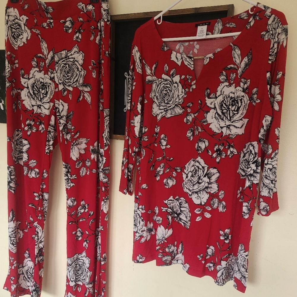 Supermodel Iman 2 piece top & bottom size 1X red with white/black roses